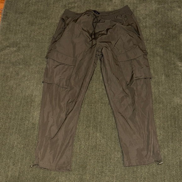 Men's Olive Cargo Pants - Picture 2 of 9